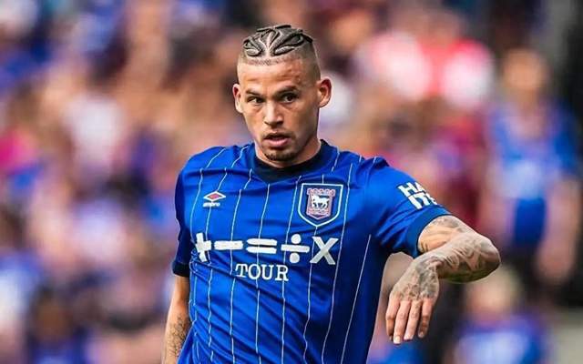 不过, 一线队球员, 球场的第一