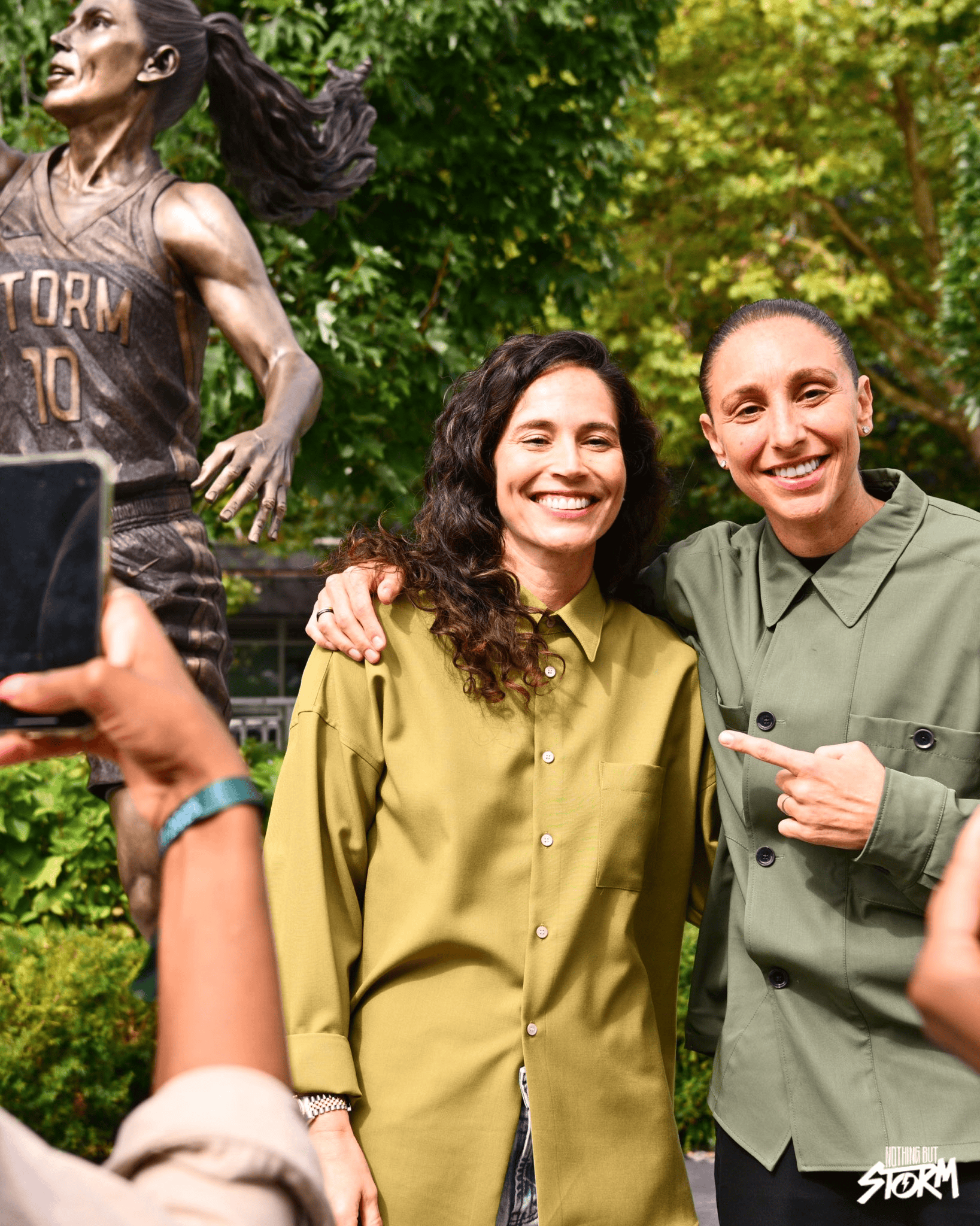 获得雕像球, 日讯