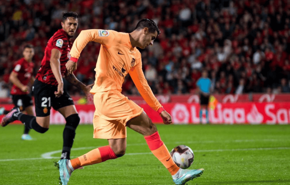 此外, 后防线在孔