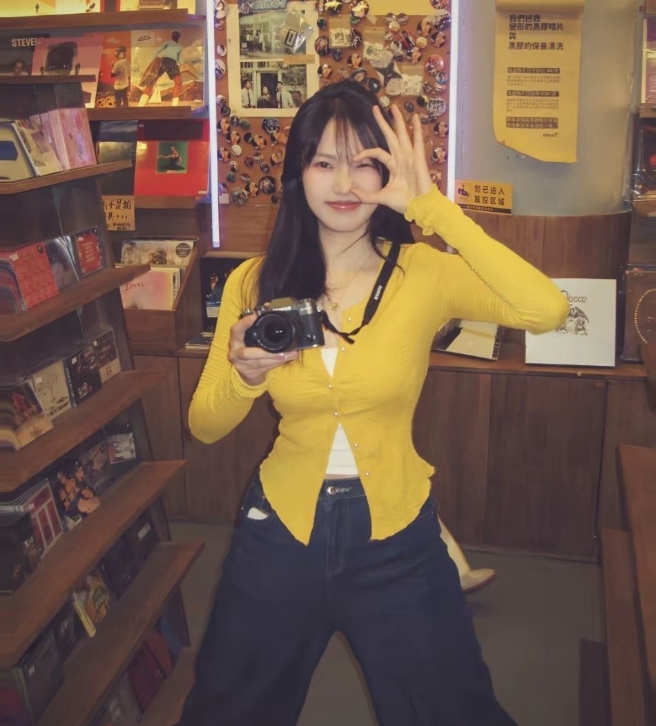 现如今究竟, 友吴梦洁 现如今究竟, 友吴梦洁